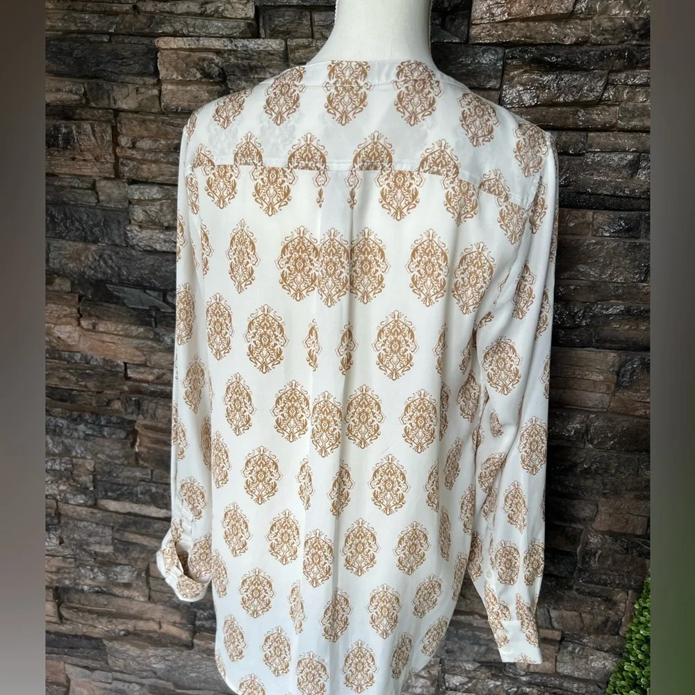 Elegant White and Gold Patterned Women's Top - Picture 5 of 12